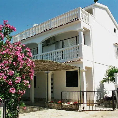 With Parking Space Pirovac, Sibenik - 24766 Apartman Pirovac