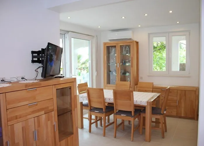 Apartment With Parking Space Pirovac, Sibenik - 24766 Pirovac