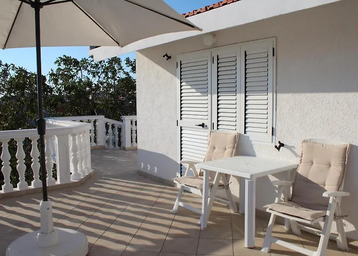 アパート With Parking Space Pirovac, Sibenik - 24766