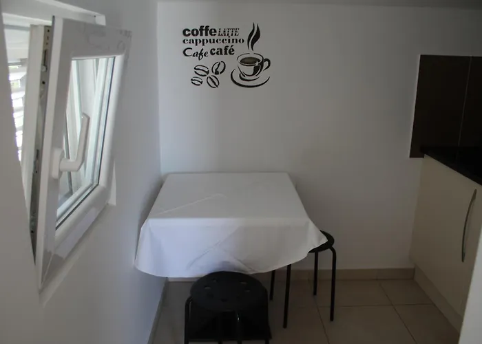 With Parking Space Pirovac, Sibenik - 24766 アパート ピロヴァッツ