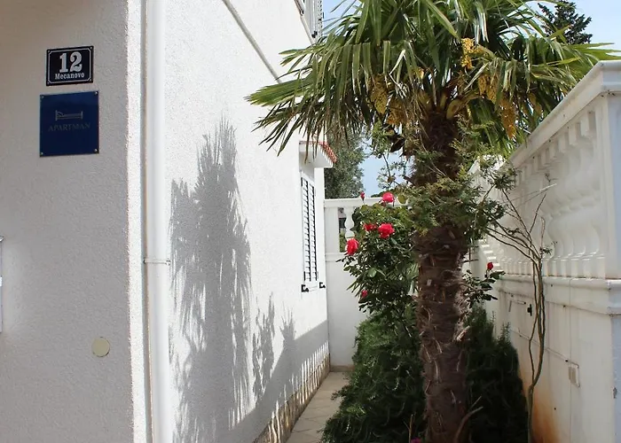 Apartment With Parking Space Pirovac, Sibenik - 24766